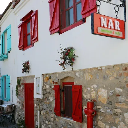 住宿加早餐酒店 Nar Cafe Siğacık