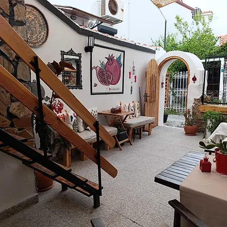Nar Cafe Bed & Breakfast