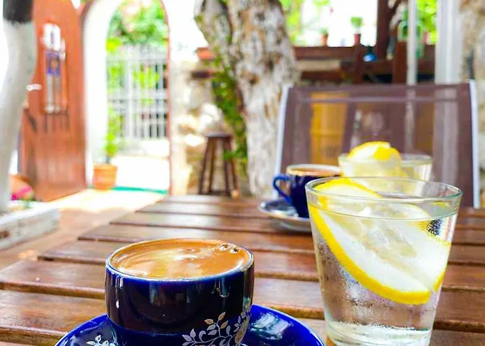 Nar Cafe Bed & Breakfast